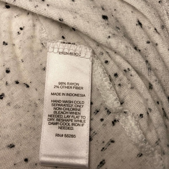 EXPRESS ONE ELEVEN V NECK CREAM WITH BLACK MARBELING 3/4 SLEEVE TOP BLOUSE - Picture 5 of 6